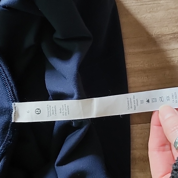 Lululemon navy blue leggings - Picture 2 of 9